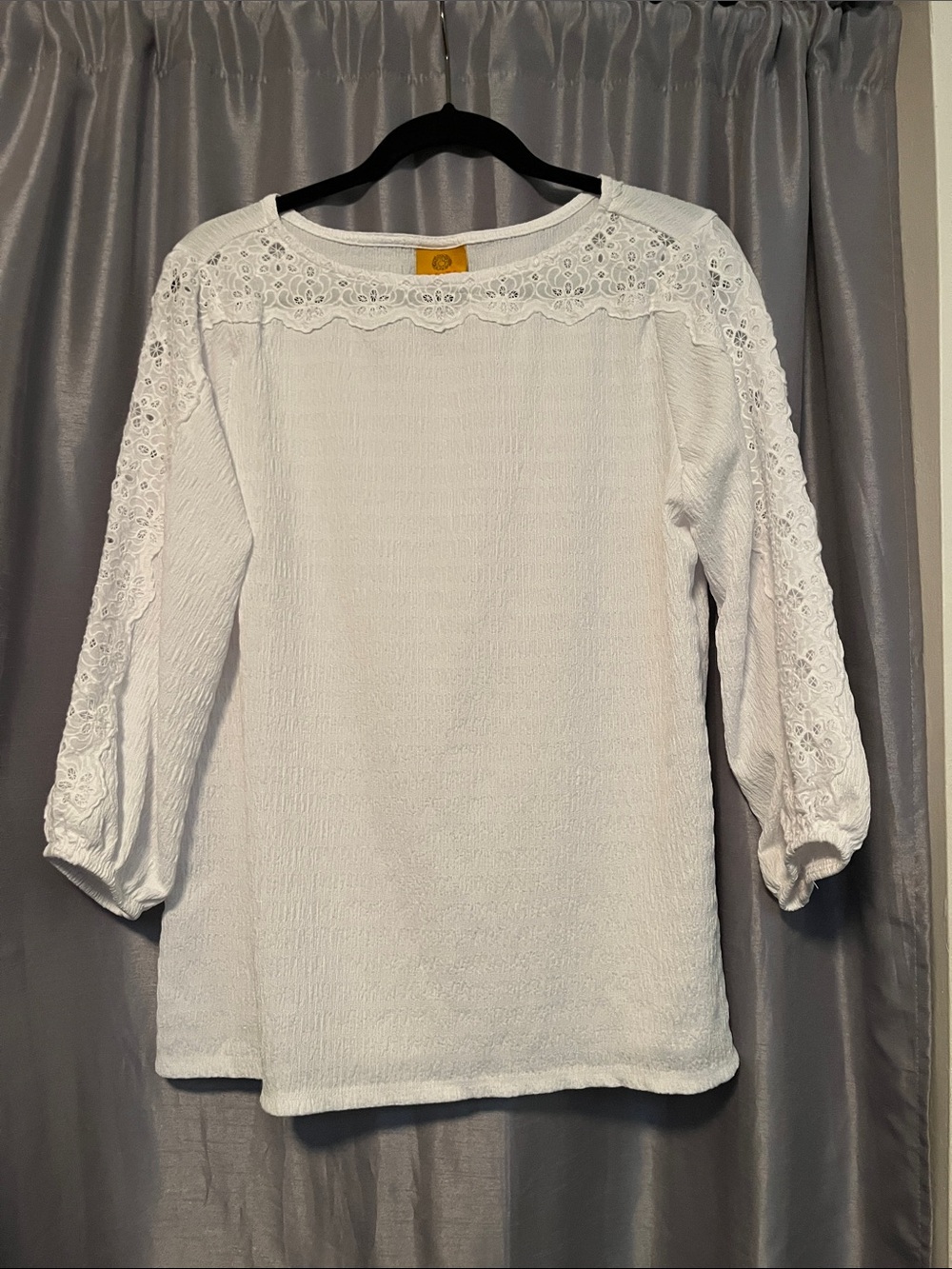 Ruby Rd. White Lace-Yoke Textured Three-Quarter Sleeve Top